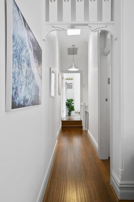 Coogee House-100m To The Beach-courtyard-ac