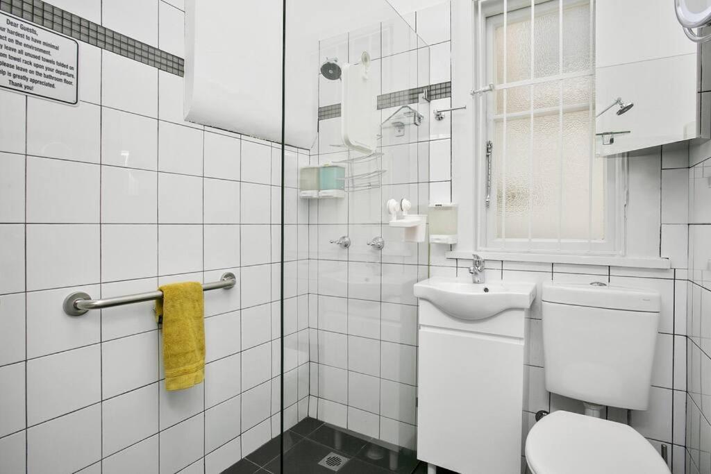 Holiday home Coogee House-100m To The Beach-courtyard-ac Sydney