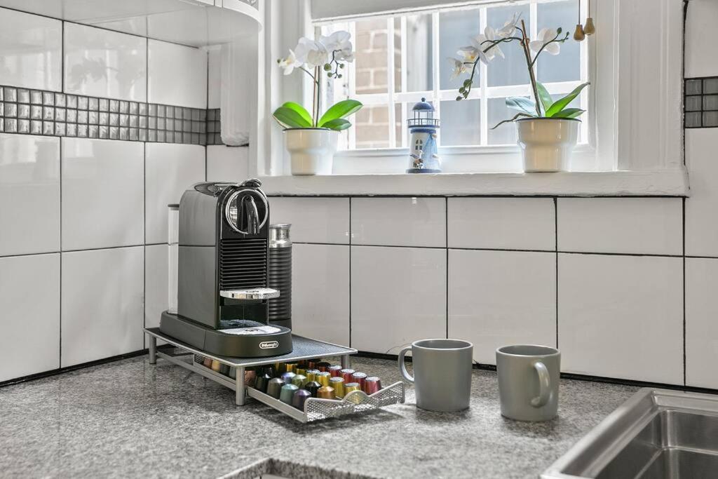 Coogee House-100m To The Beach-courtyard-ac Holiday home