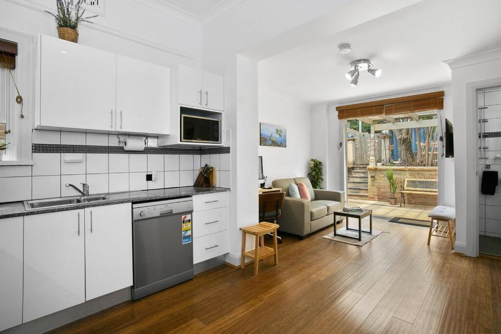 Holiday home Coogee House-100m To The Beach-courtyard-ac Sydney