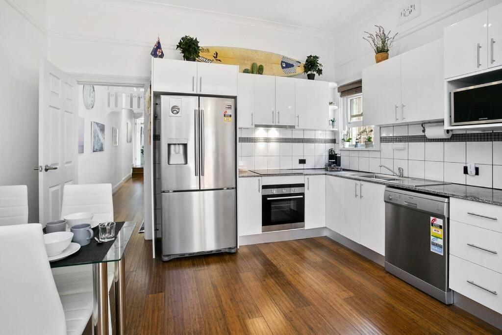 Holiday home Coogee House-100m To The Beach-courtyard-ac *