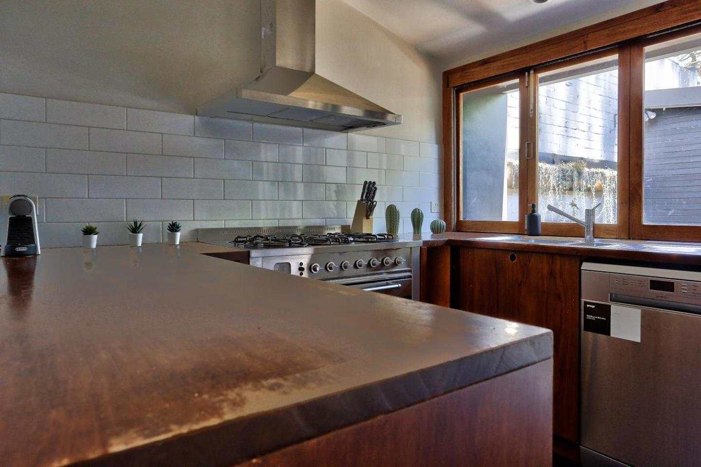 Unique 2 Bedroom House Pyrmont 2 E-bikes Included Holiday home *