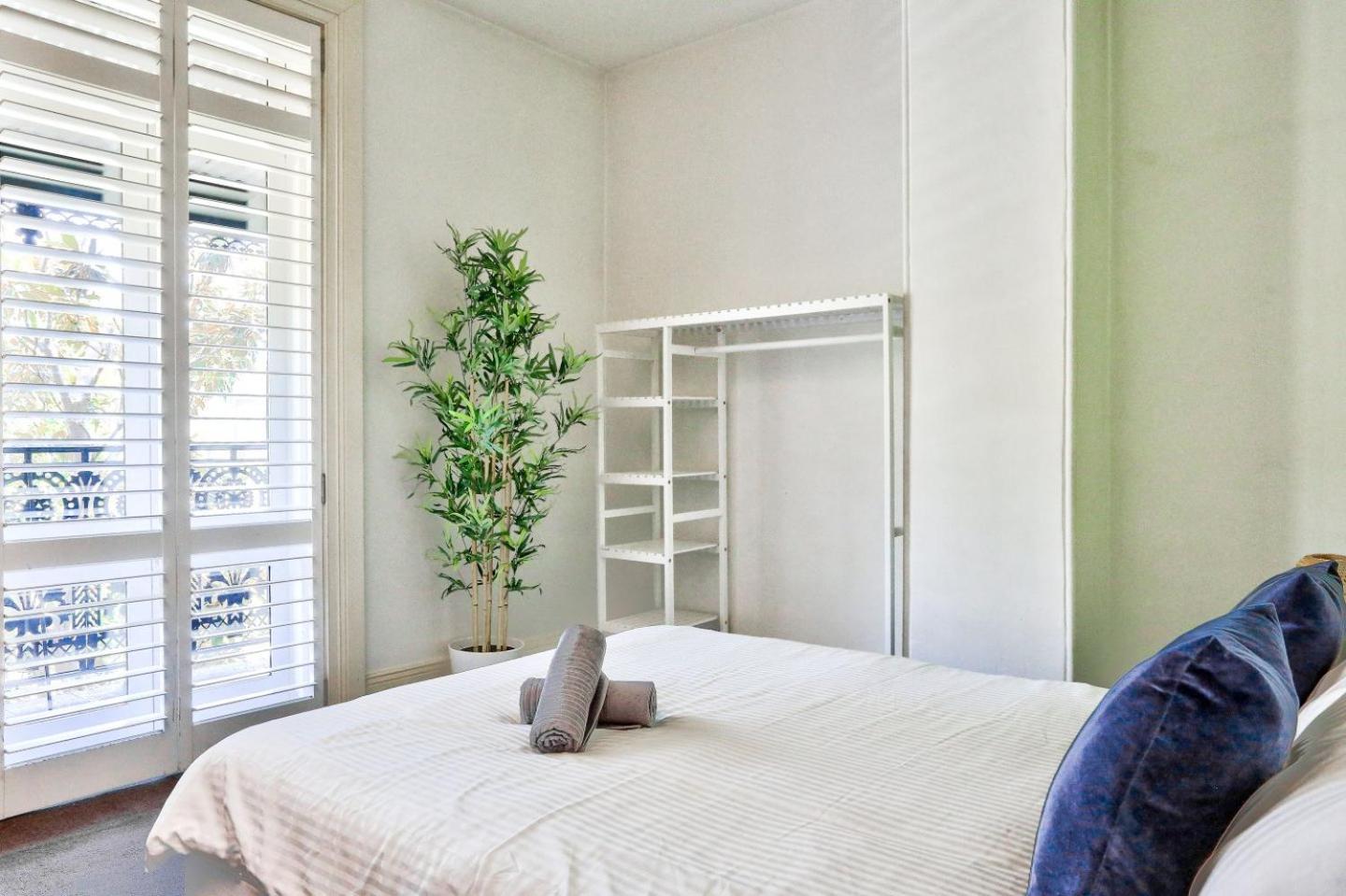 Unique 2 Bedroom House Pyrmont 2 E-bikes Included Holiday home Sydney