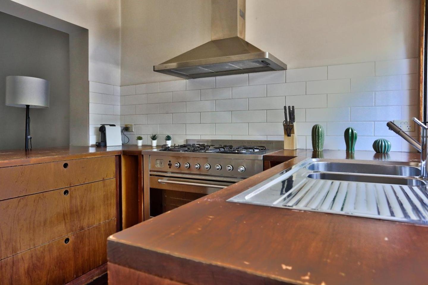 Unique 2 Bedroom House Pyrmont 2 E-bikes Included Holiday home Sydney