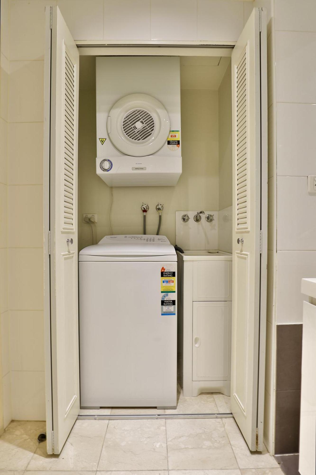 Vintage Charm Oasis - Cbd Living With Parking Apartment *