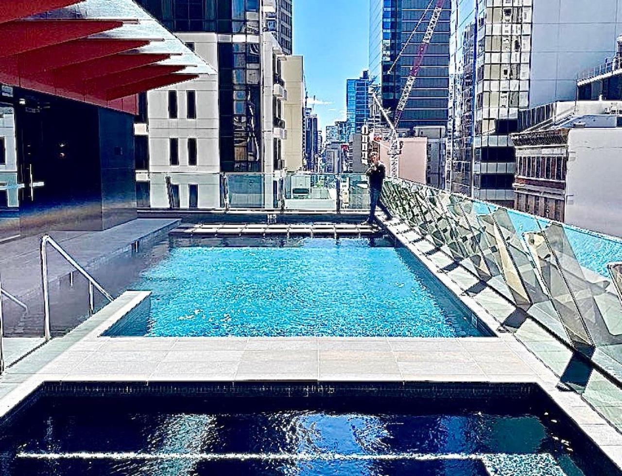 Cosmopolitan Cbd Apartment *