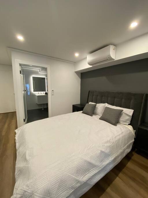 Apartment Luxury Inner-west Flat W/ Breakfast And Coffee Included!