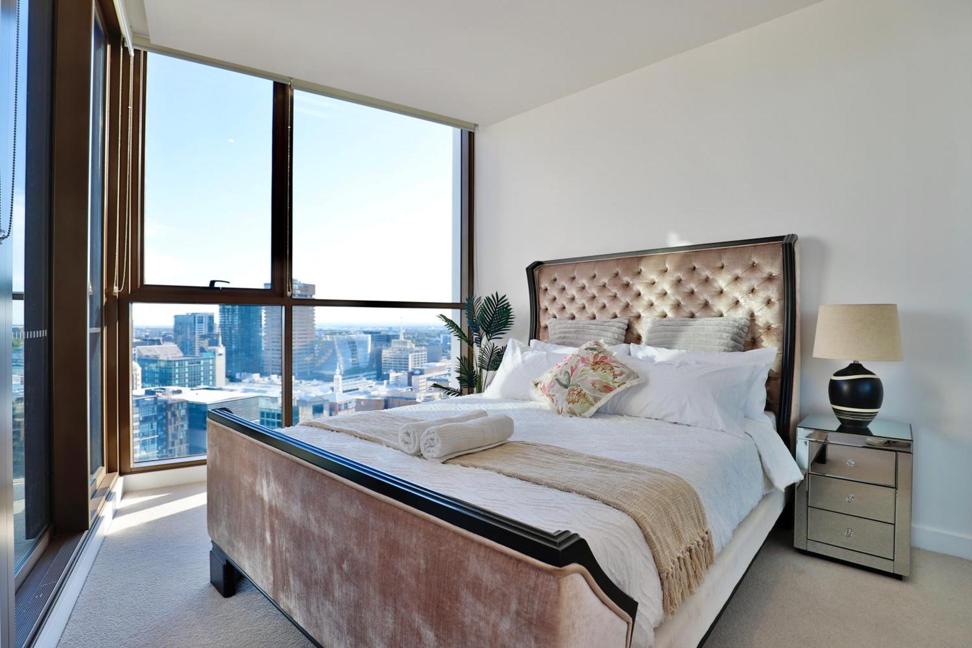 Chic Zenith Retreat -vista, Skylight, Parking Apartment