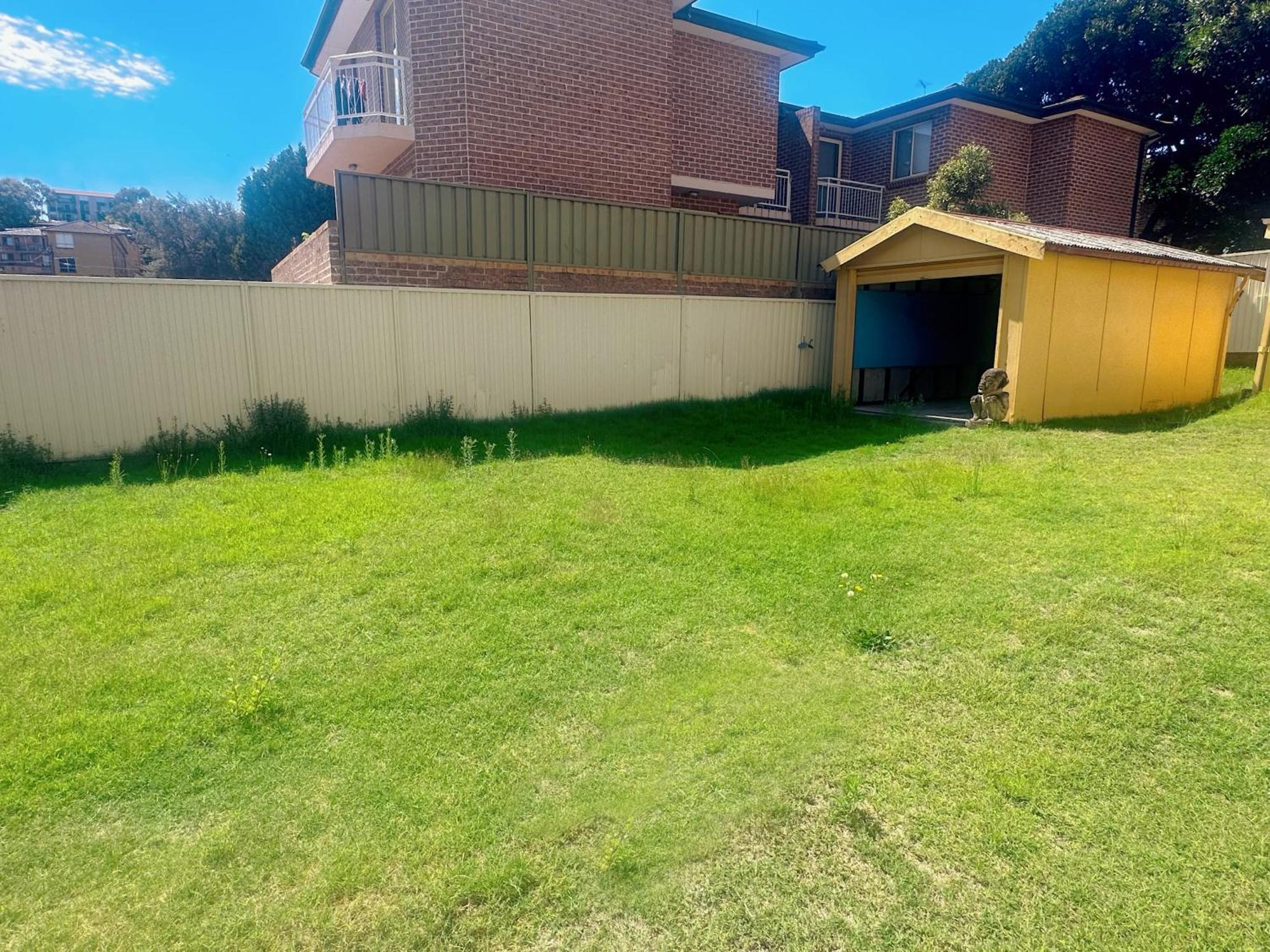Three Bedroom House Within Walking Distance To Light Rail Station Holiday home *