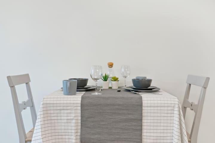 Apartment Stylish 1br Entire Cbd 5 Minutes Train Station