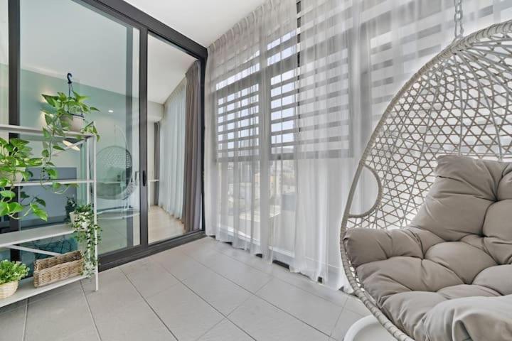 Stylish 1br Entire Cbd 5 Minutes Train Station Apartment Sydney