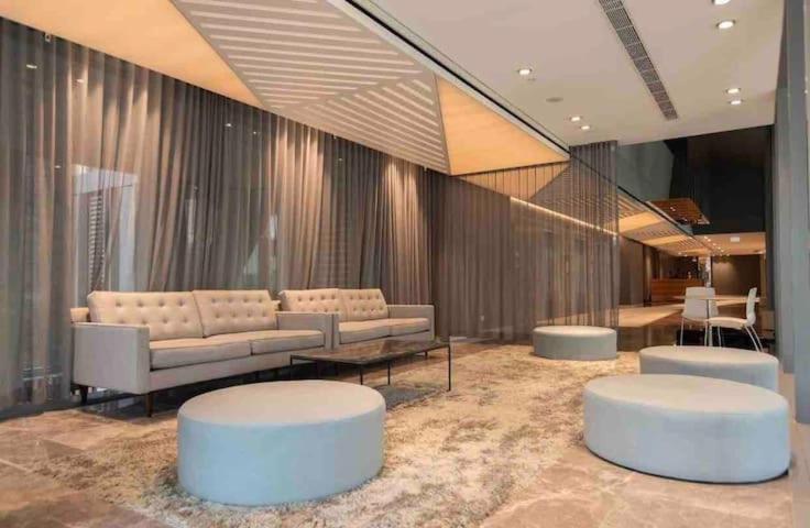 Stylish 1br Entire Cbd 5 Minutes Train Station Apartment *