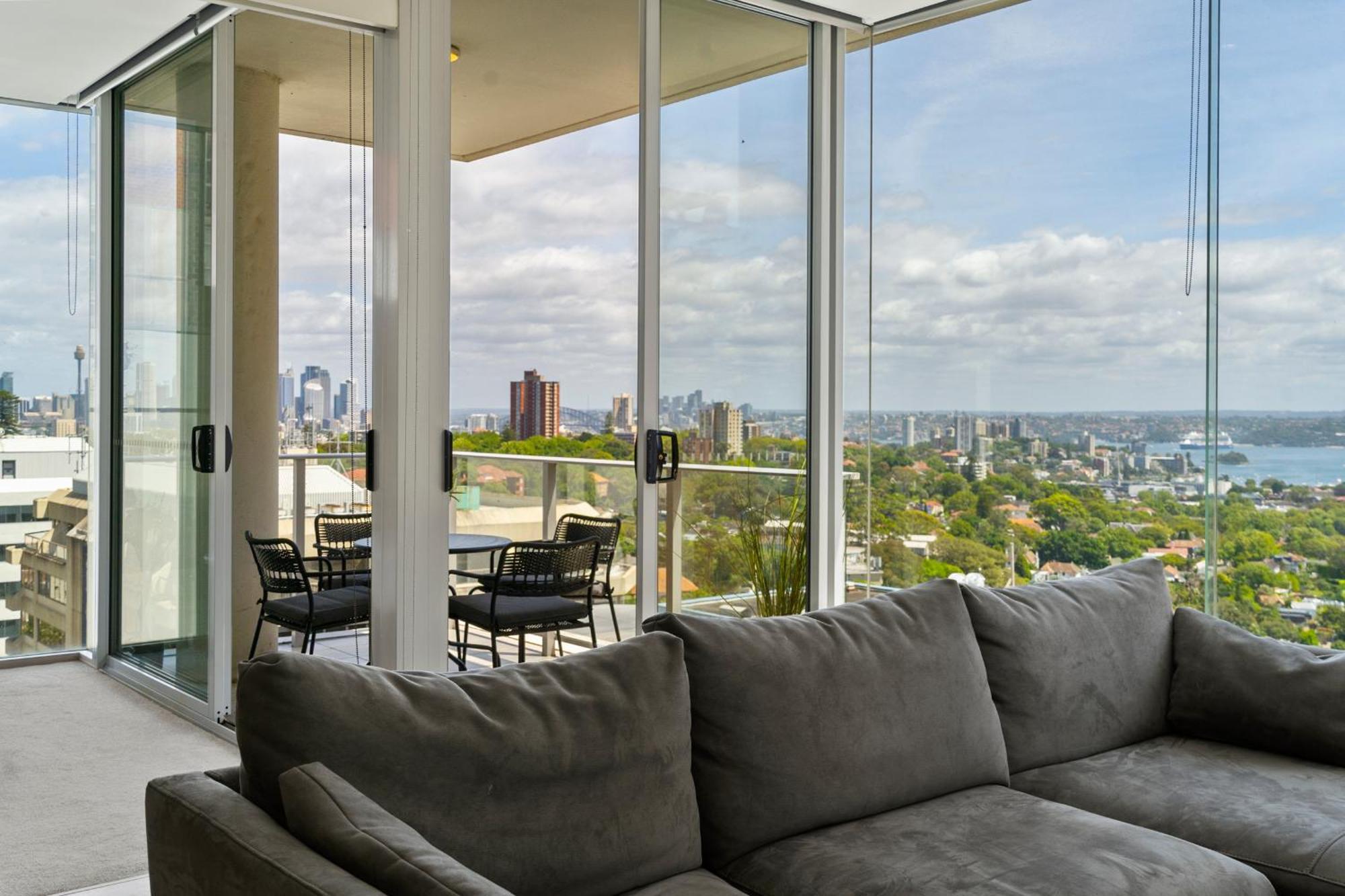Stunning 2br With Harbour Views In Bondi Junction Sidney
