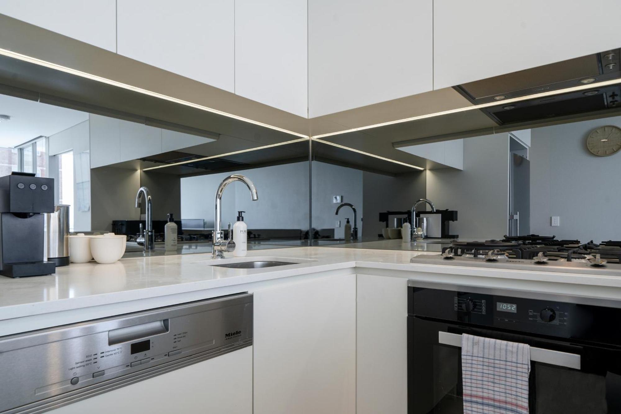 Apartamento Stunning 2br With Harbour Views In Bondi Junction