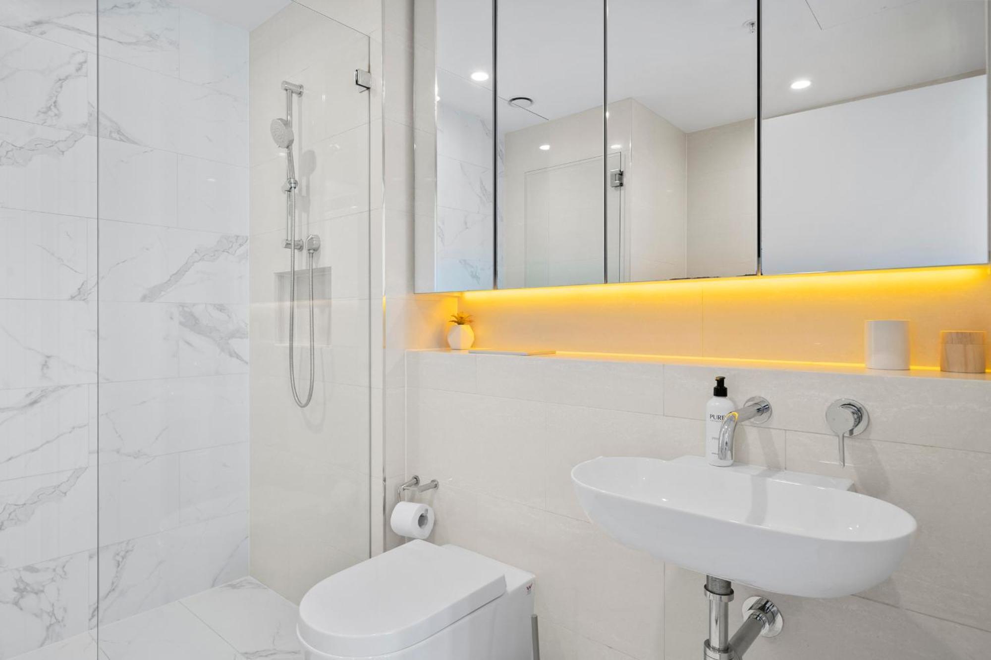 Stunning 2br With Harbour Views In Bondi Junction * Sidney