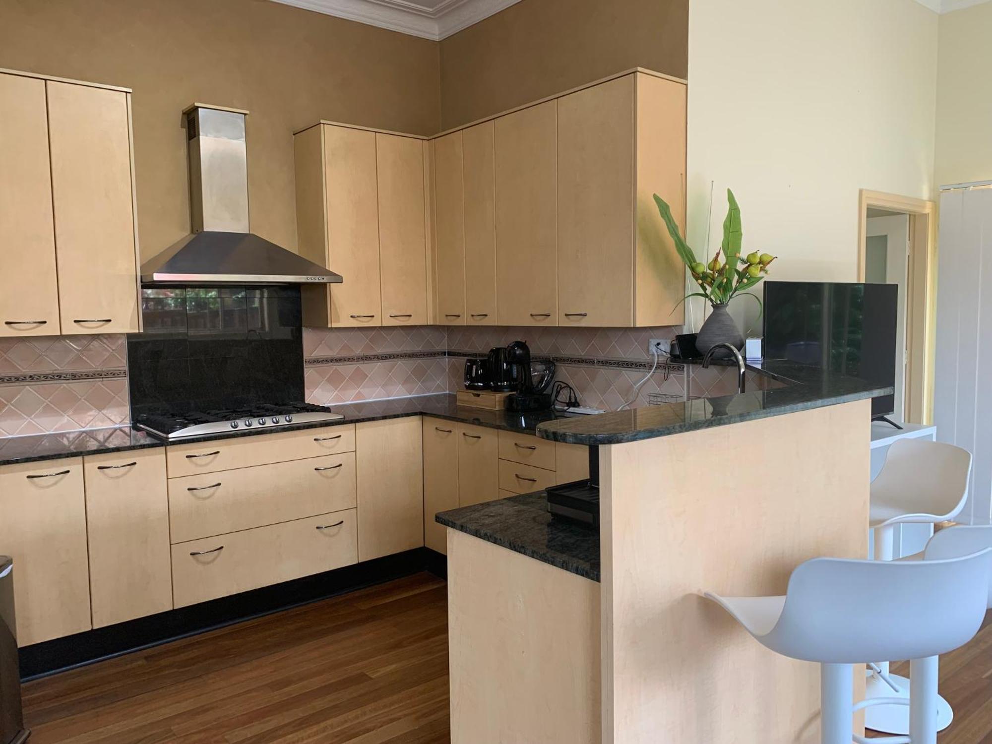Eastwood Central, Walk To Station & Shops, Drive To Olympic Villa Sydney