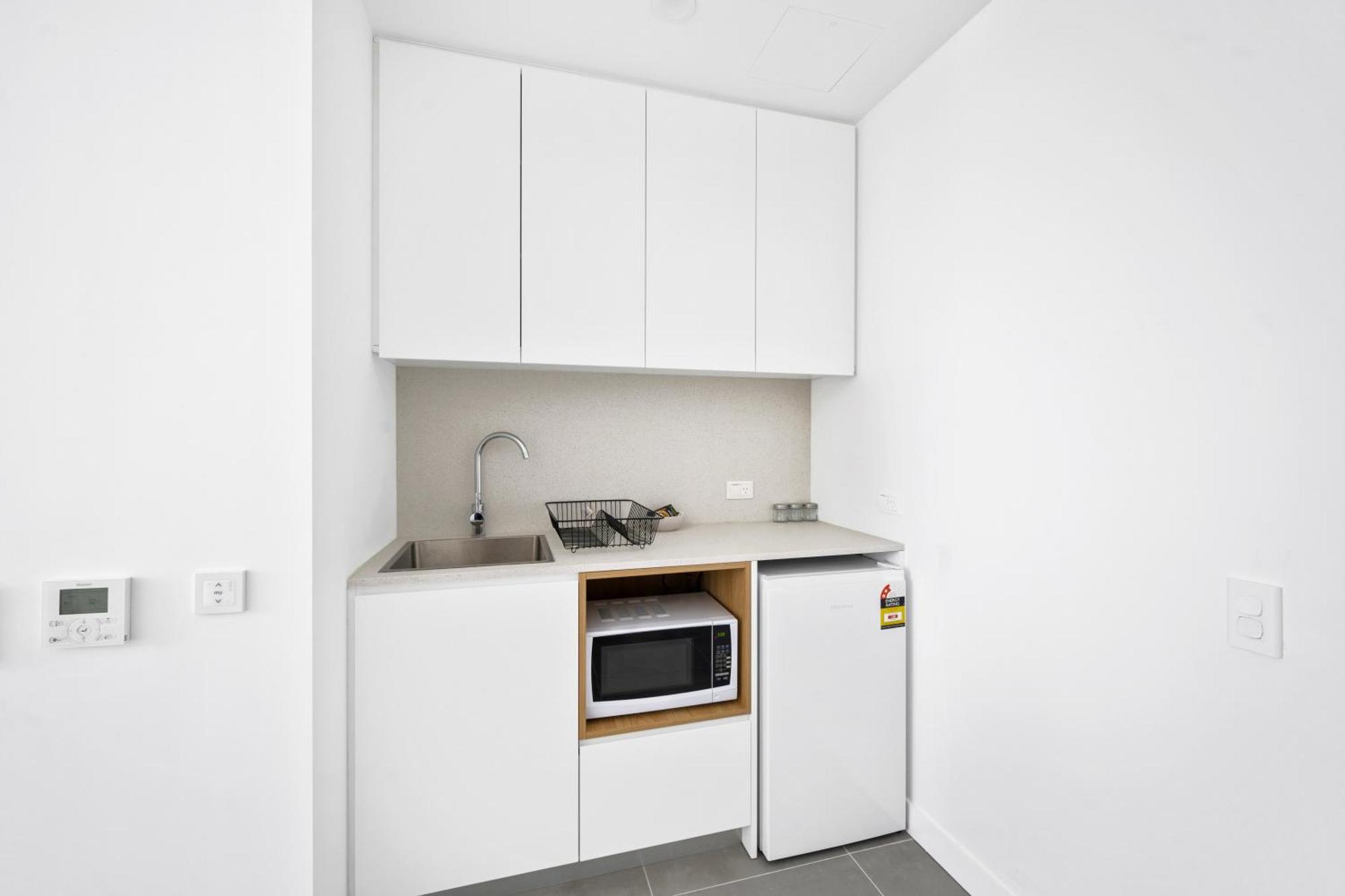 Hotel Arthur Bondi Junction No Reception And House Keeping No Sofa Bed *