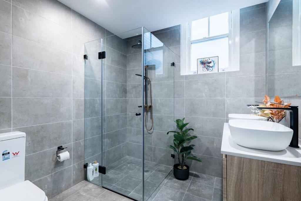 Cozy King Millers Point Holiday home Sydney