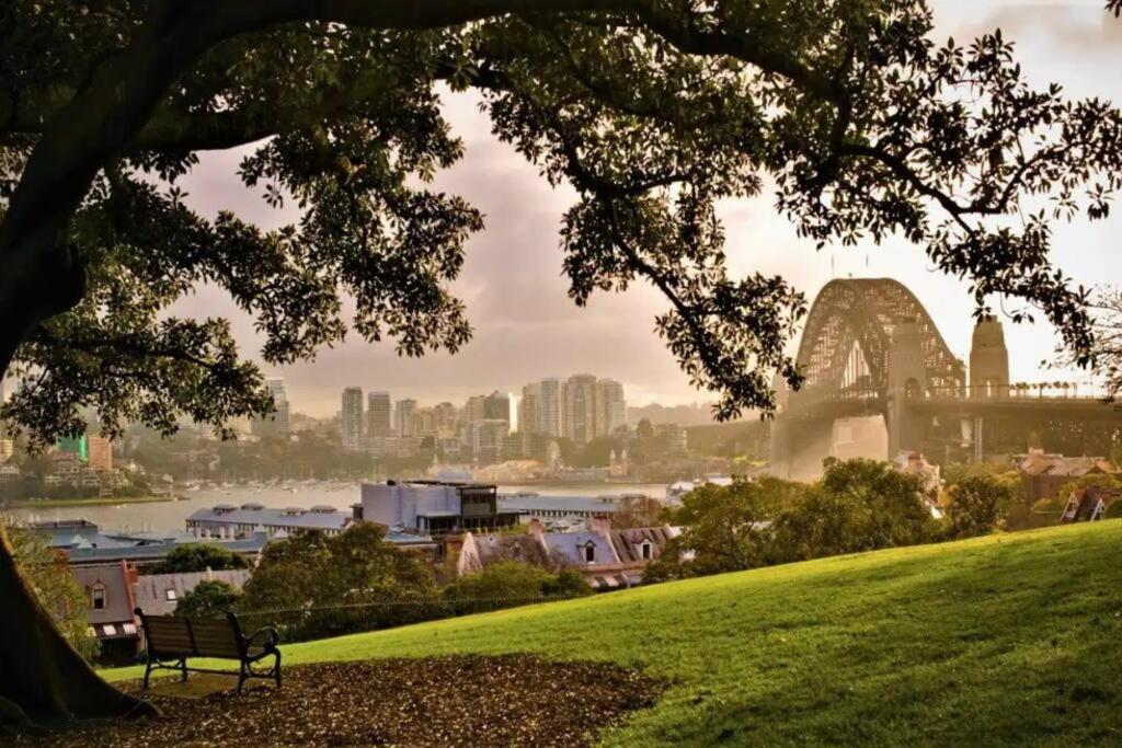 Cozy King Millers Point Sydney