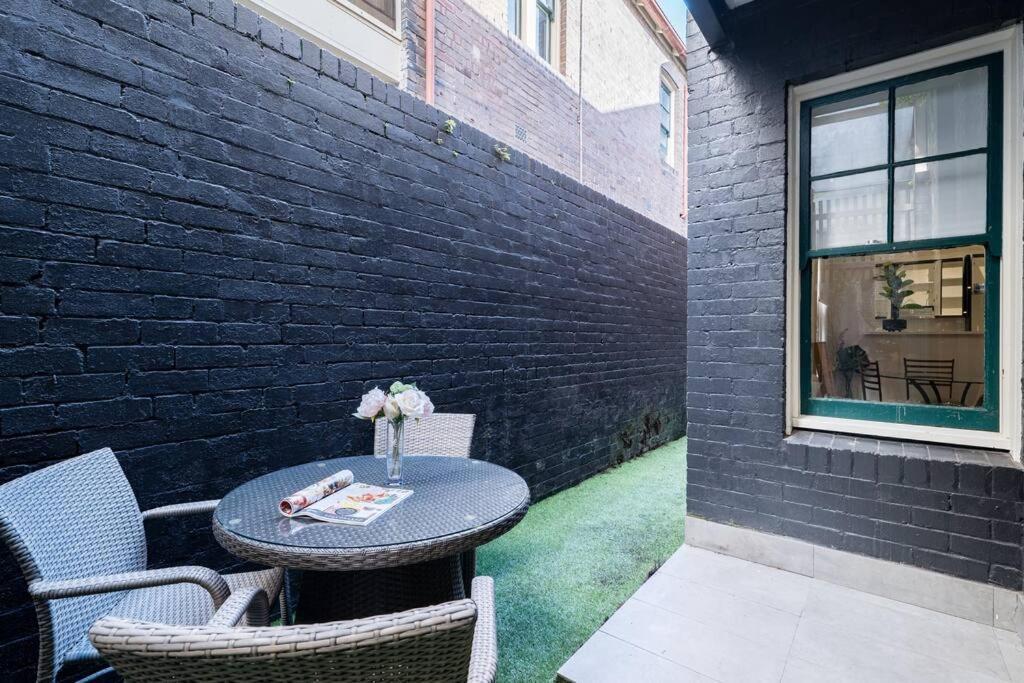 Cozy King Millers Point Holiday home