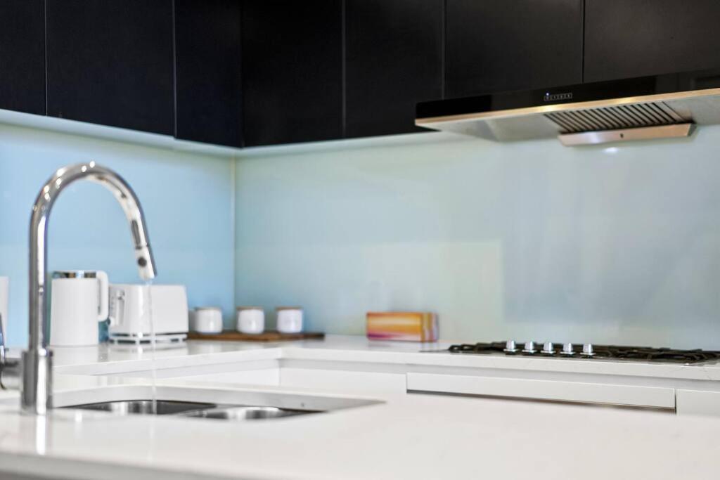Apartment Waterfront Modern 2b2b Apt@marina Square