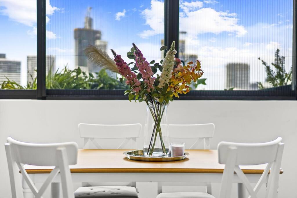 Waterfront Modern 2b2b Apt@marina Square Apartment Sydney