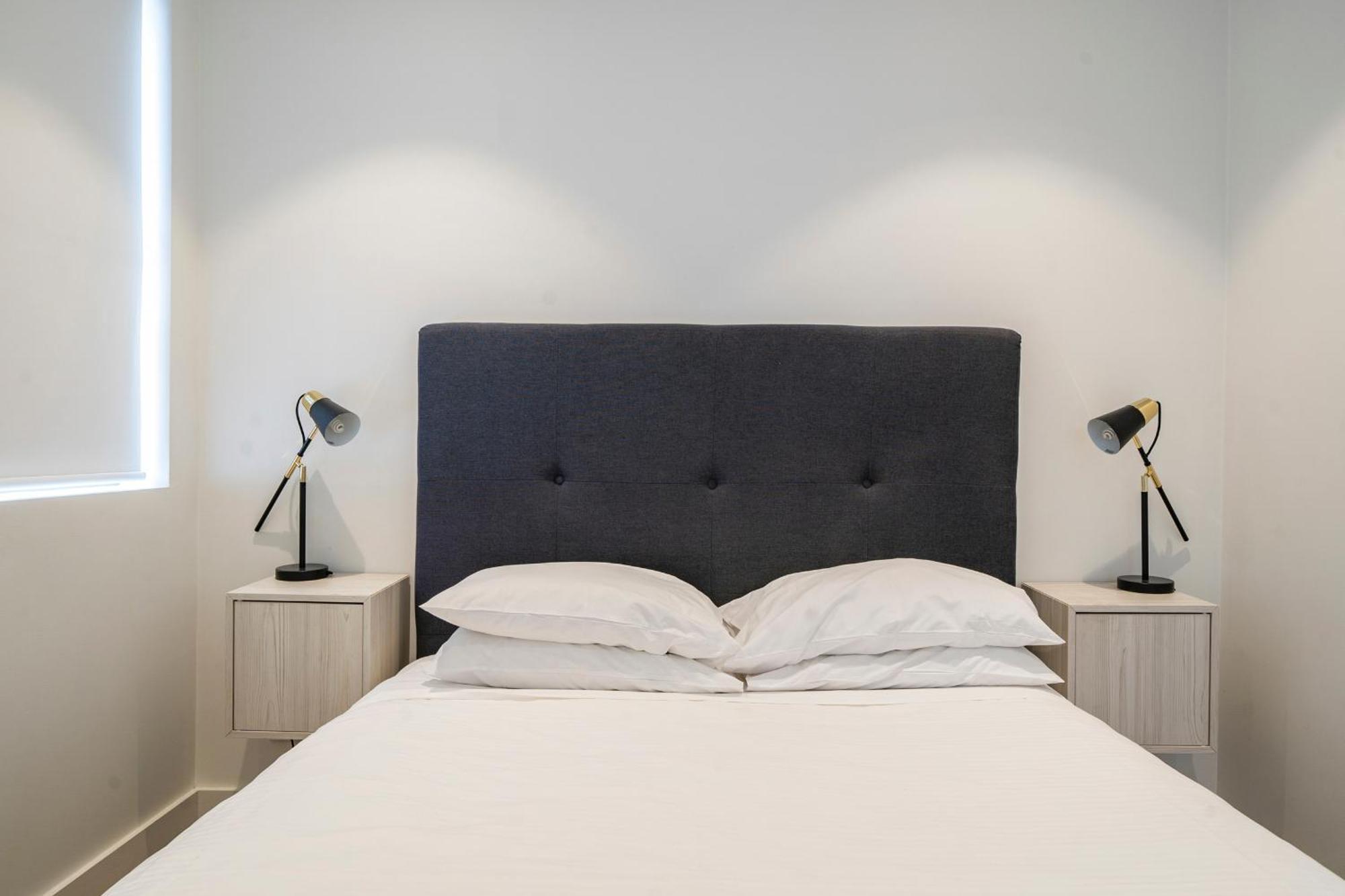 Modern 1br Top-level Unit With Keypad Entry In Bondi *