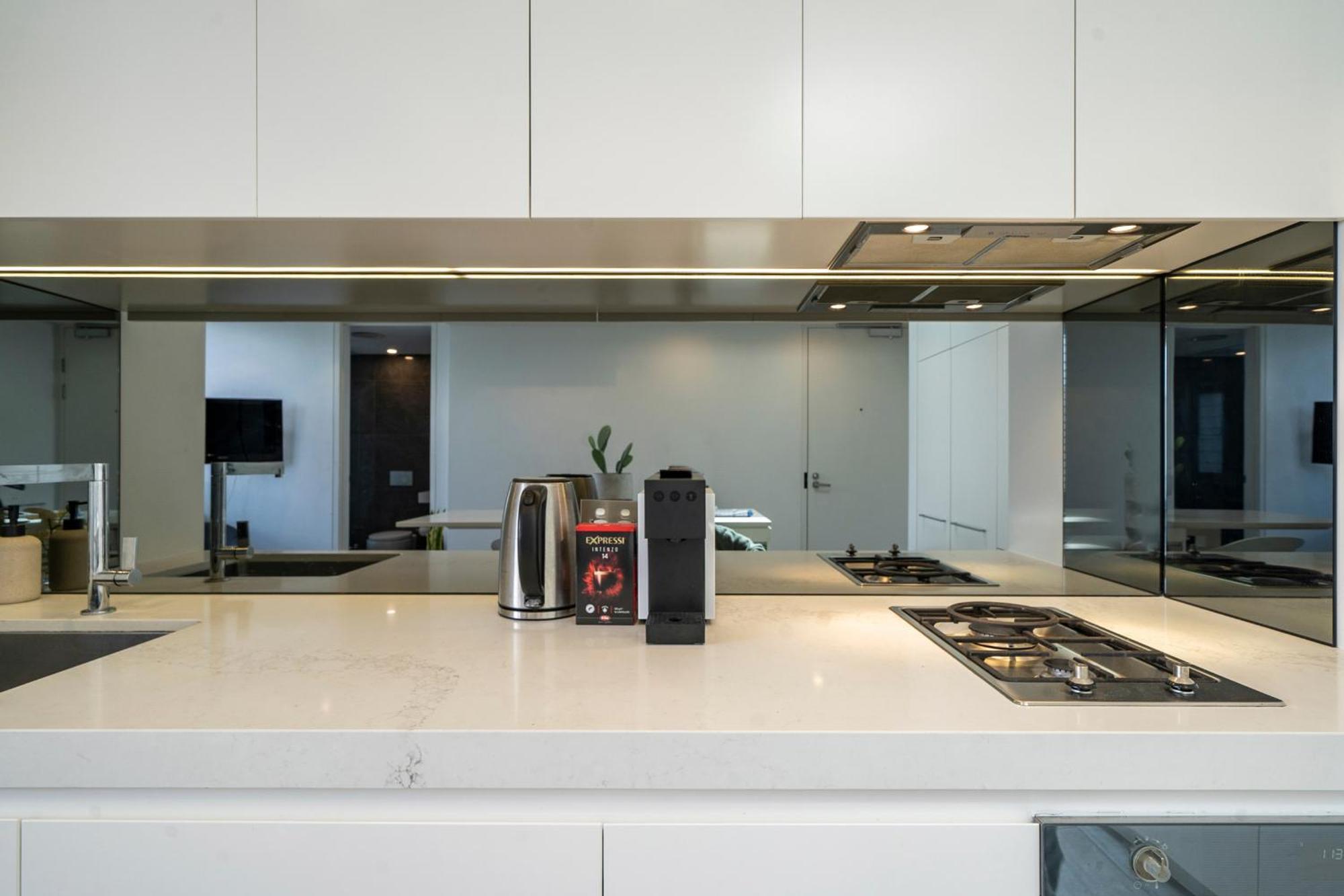 Apartment Modern 1br Top-level Unit With Keypad Entry In Bondi Sydney