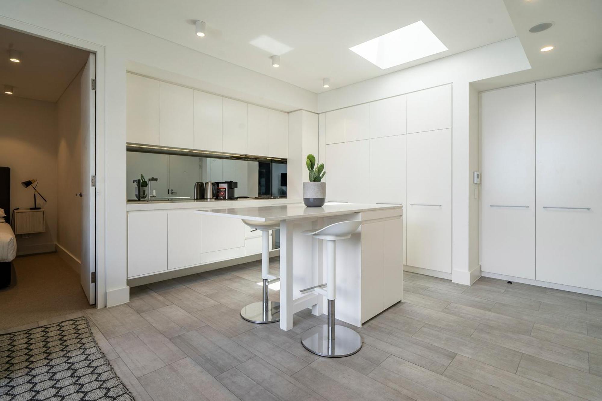 Apartment Modern 1br Top-level Unit With Keypad Entry In Bondi Sydney