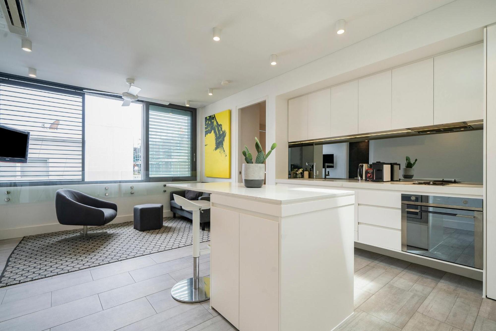 Modern 1br Top-level Unit With Keypad Entry In Bondi * Sydney