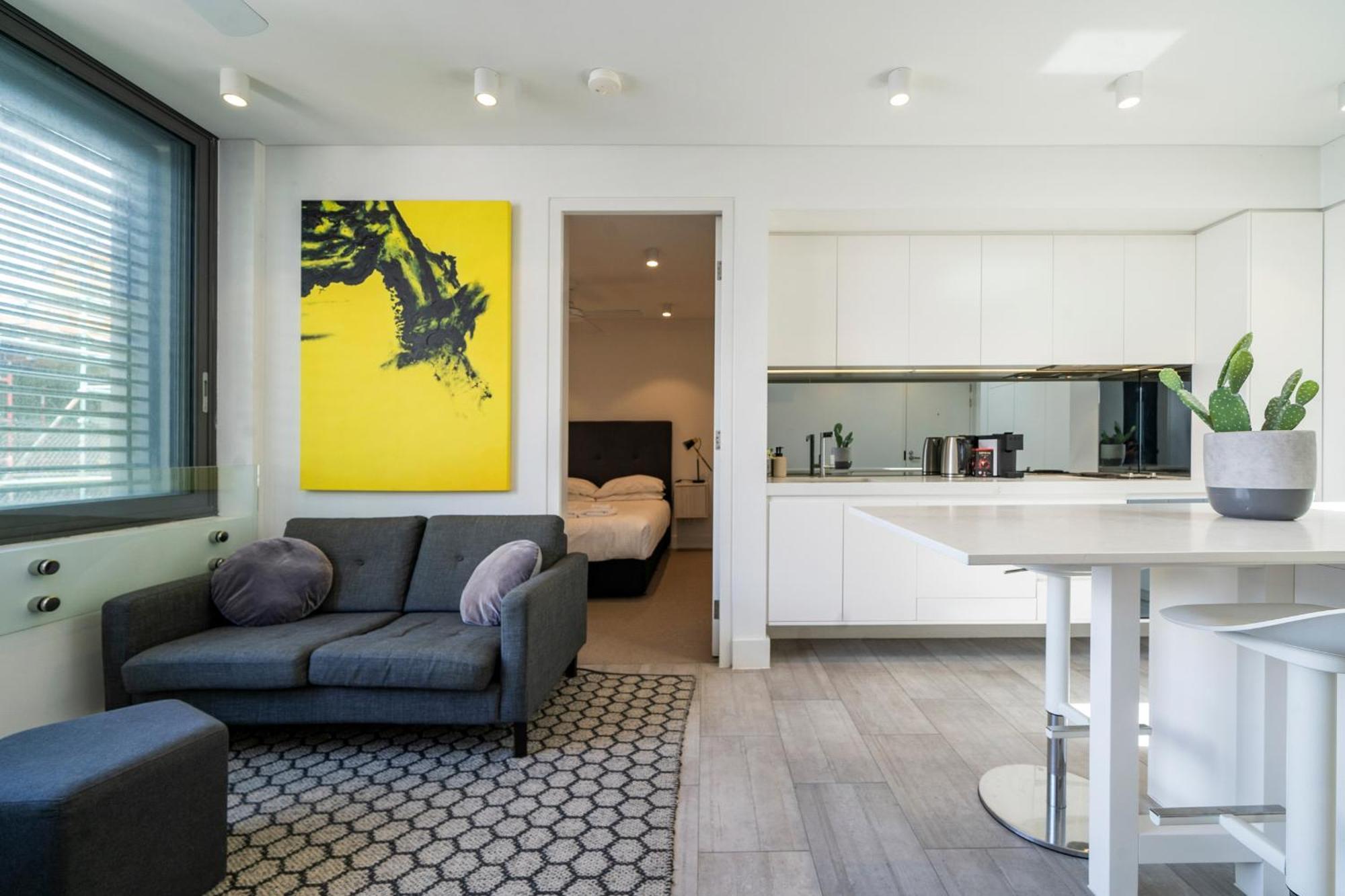 Modern 1br Top-level Unit With Keypad Entry In Bondi Sydney