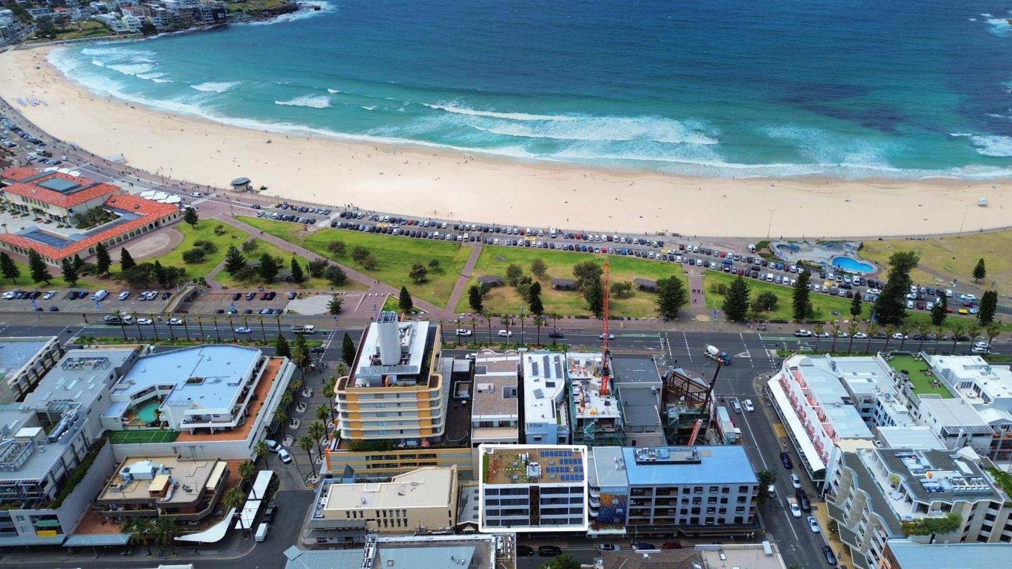 Modern 1br Top-level Unit With Keypad Entry In Bondi