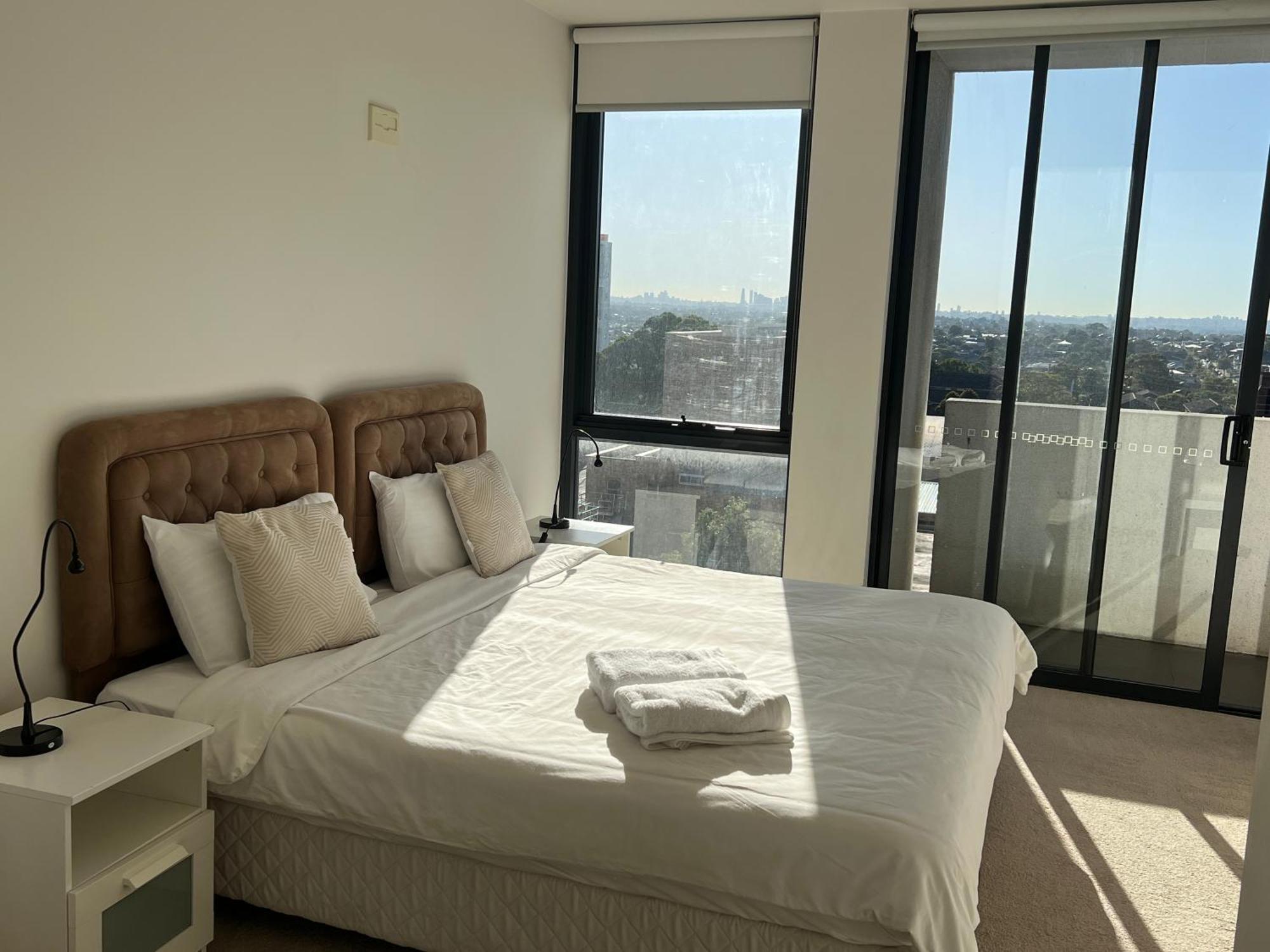 Apartment Hurstville New With City View *