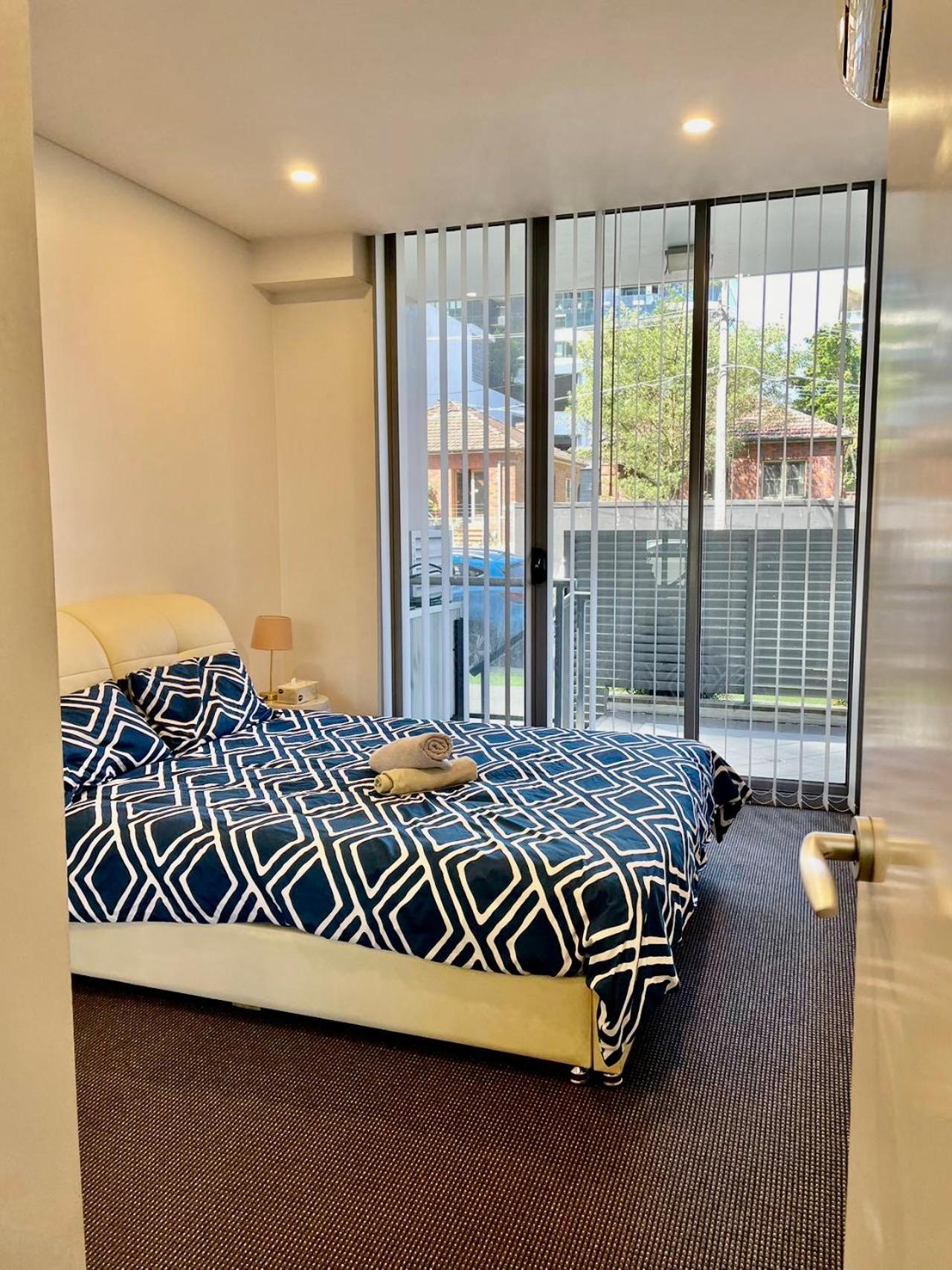 New Comfy Stylish In Rhodes Next To Train N Shopping Center * Sydney