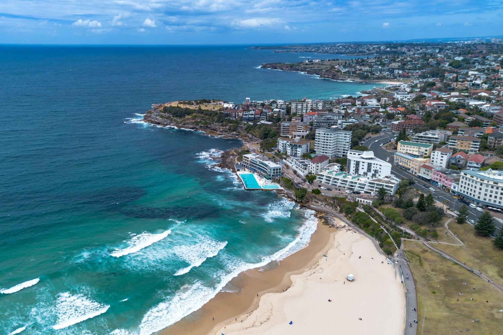 Modern 1br Top-level Unit With Keypad Entry In Bondi Sydney