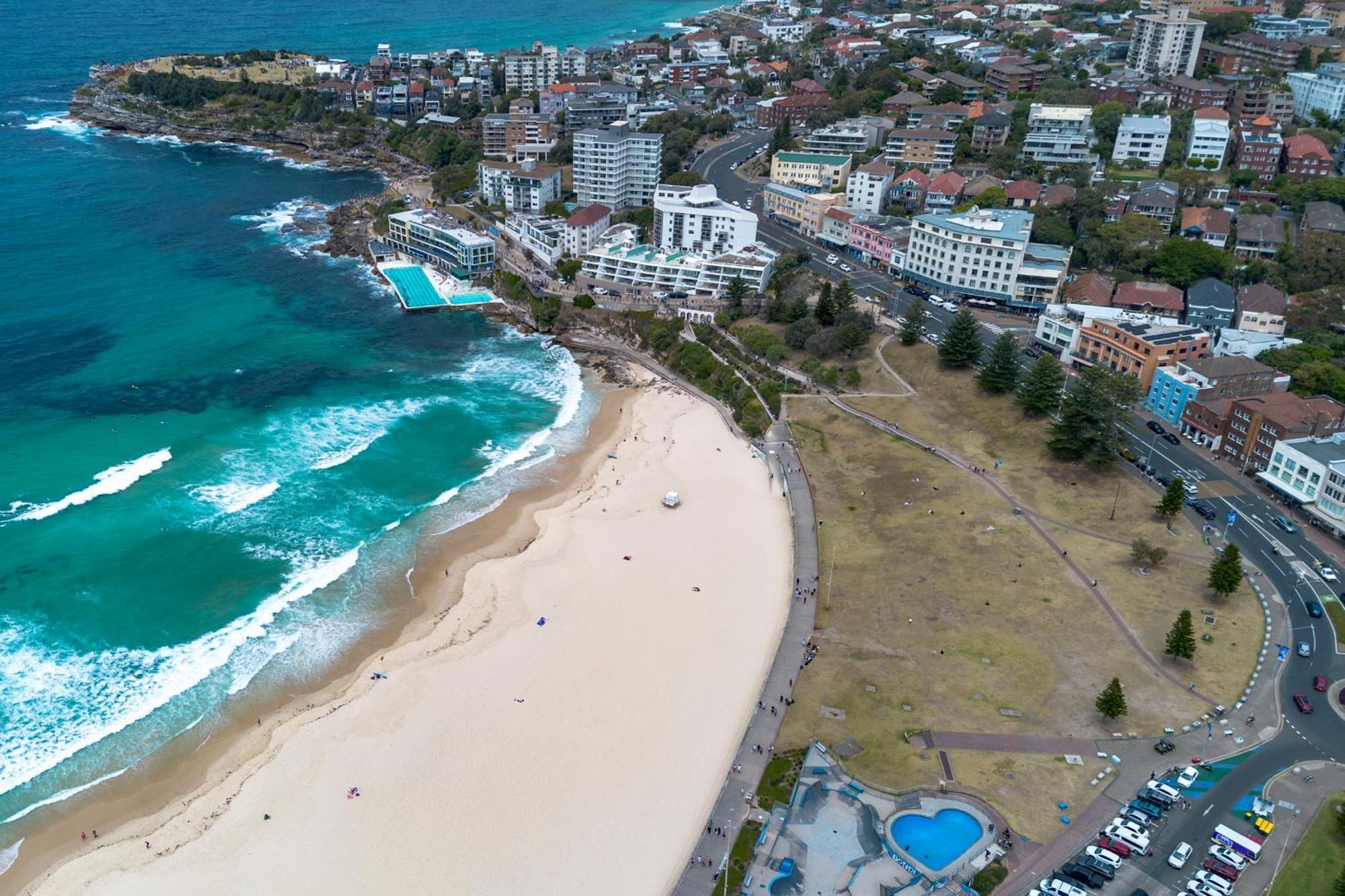Modern 1br Top-level Unit With Keypad Entry In Bondi Apartment