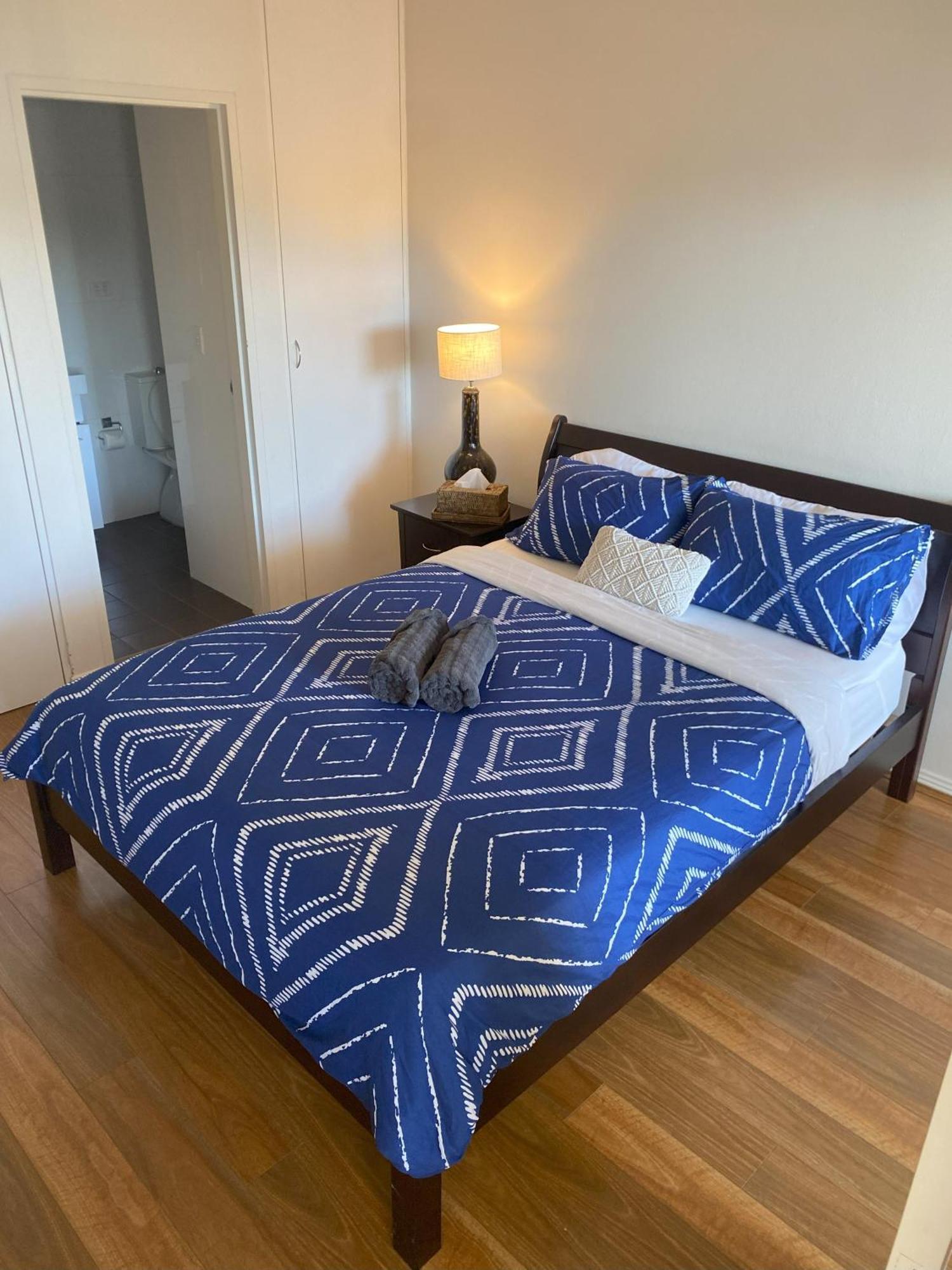 Lovely 2 Bedroom With Views Apartment *