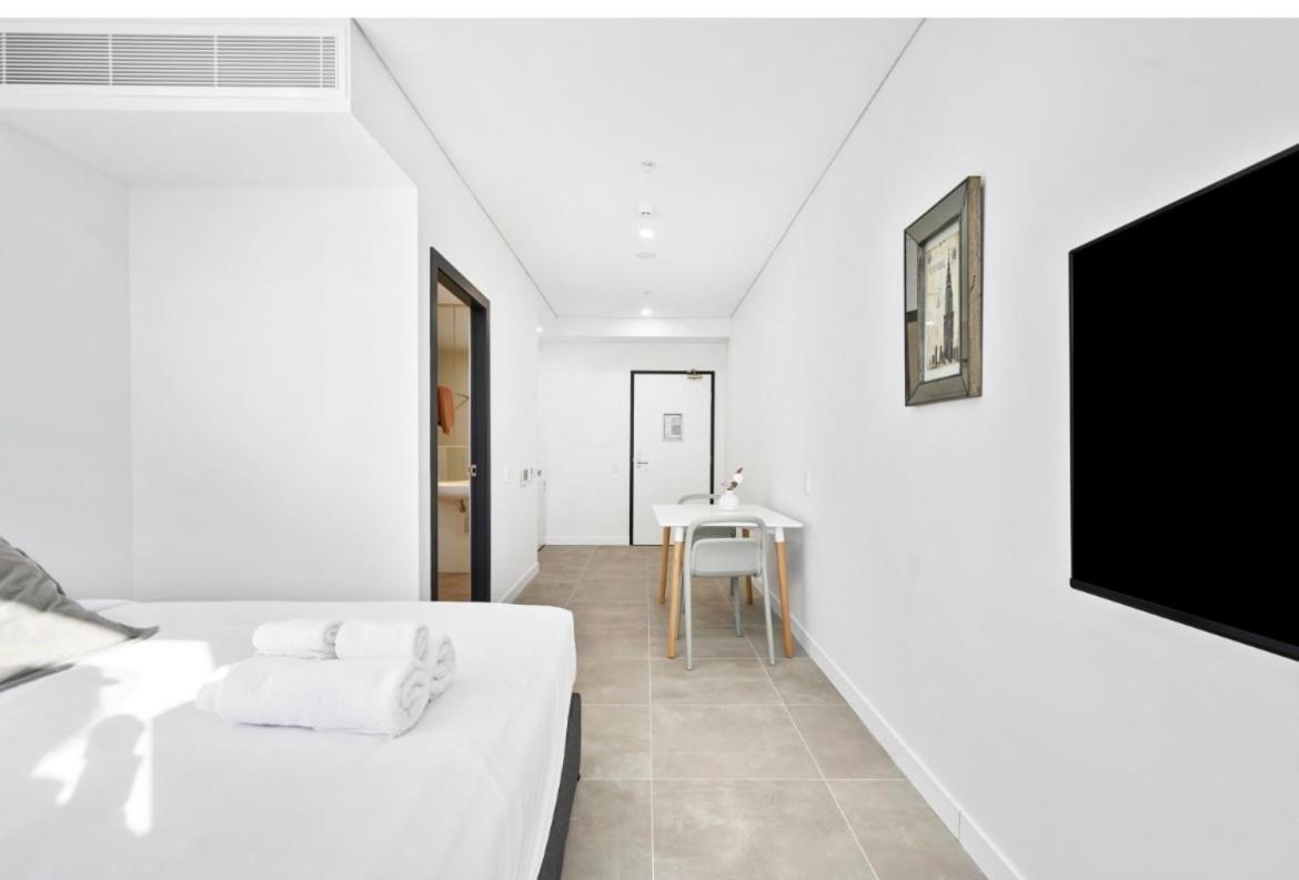 Arthur Bondi Junction No Reception And House Keeping No Sofa Bed Sydney