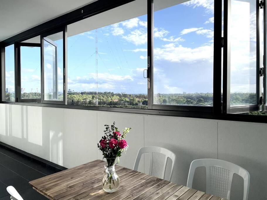 High Floor Skyline View 2br Close2olympic Park Apartment *