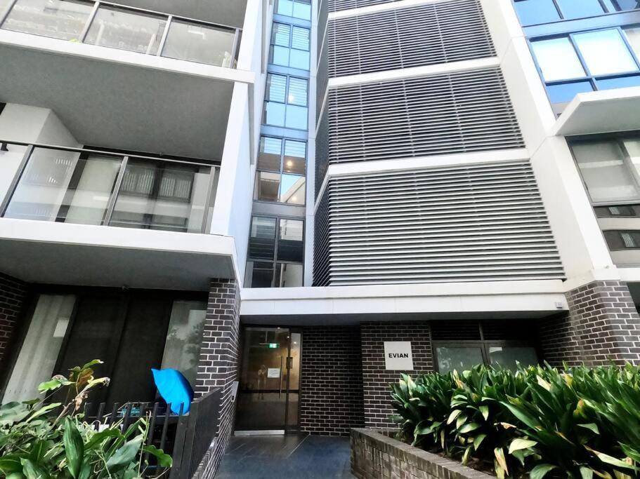 High Floor Skyline View 2br Close2olympic Park Sydney
