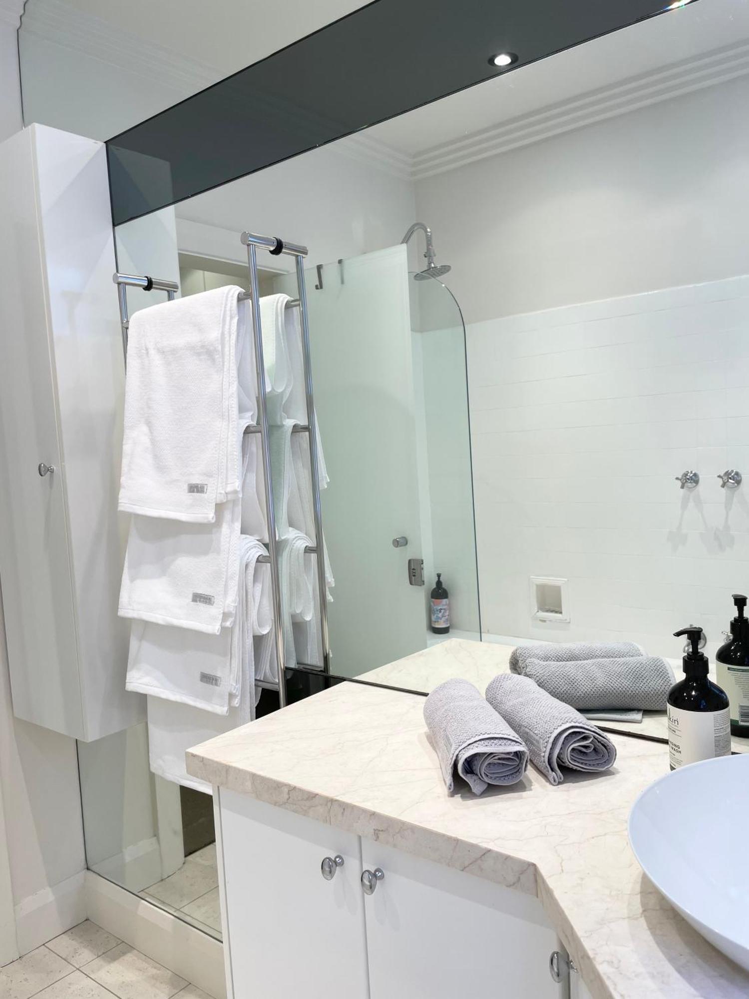 Stylish In The Heart Of Potts Point Apartment