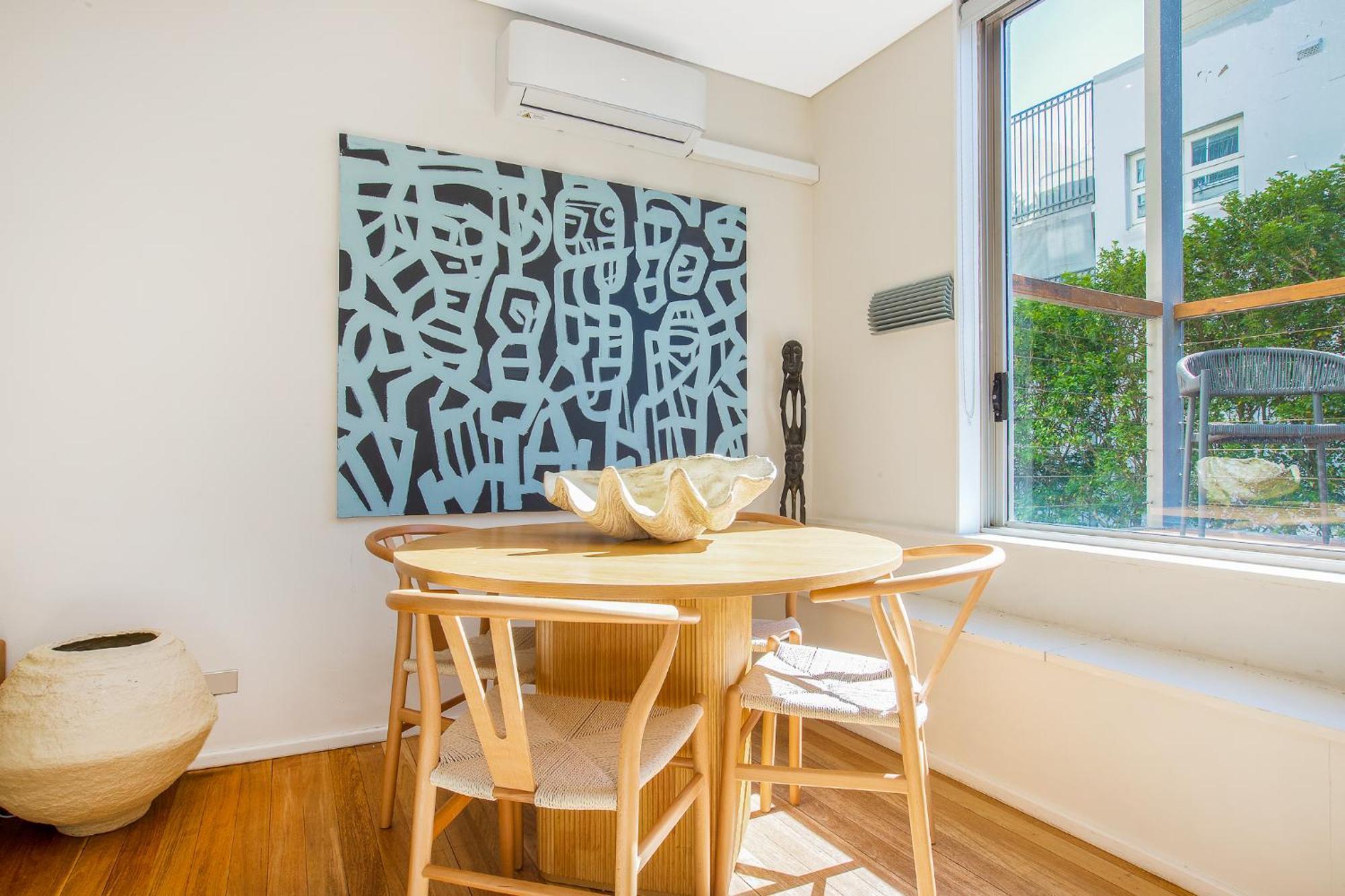 Sunshine Loft With Balcony By Dreams * Sydney
