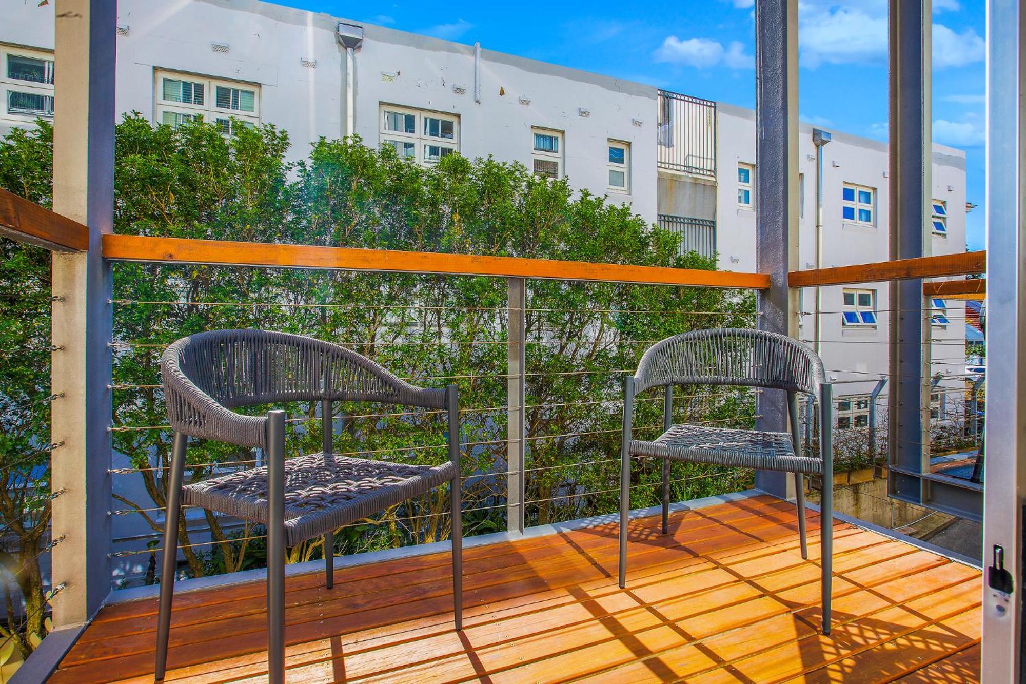 Sunshine Loft With Balcony By Dreams * Sydney