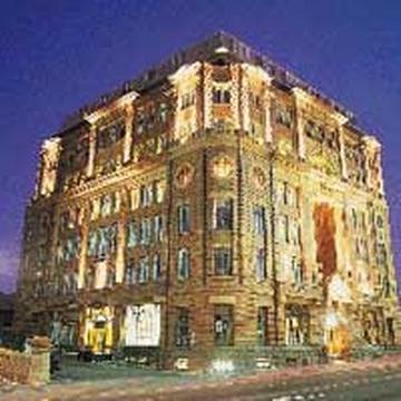 Adina Aparthotel 4*
