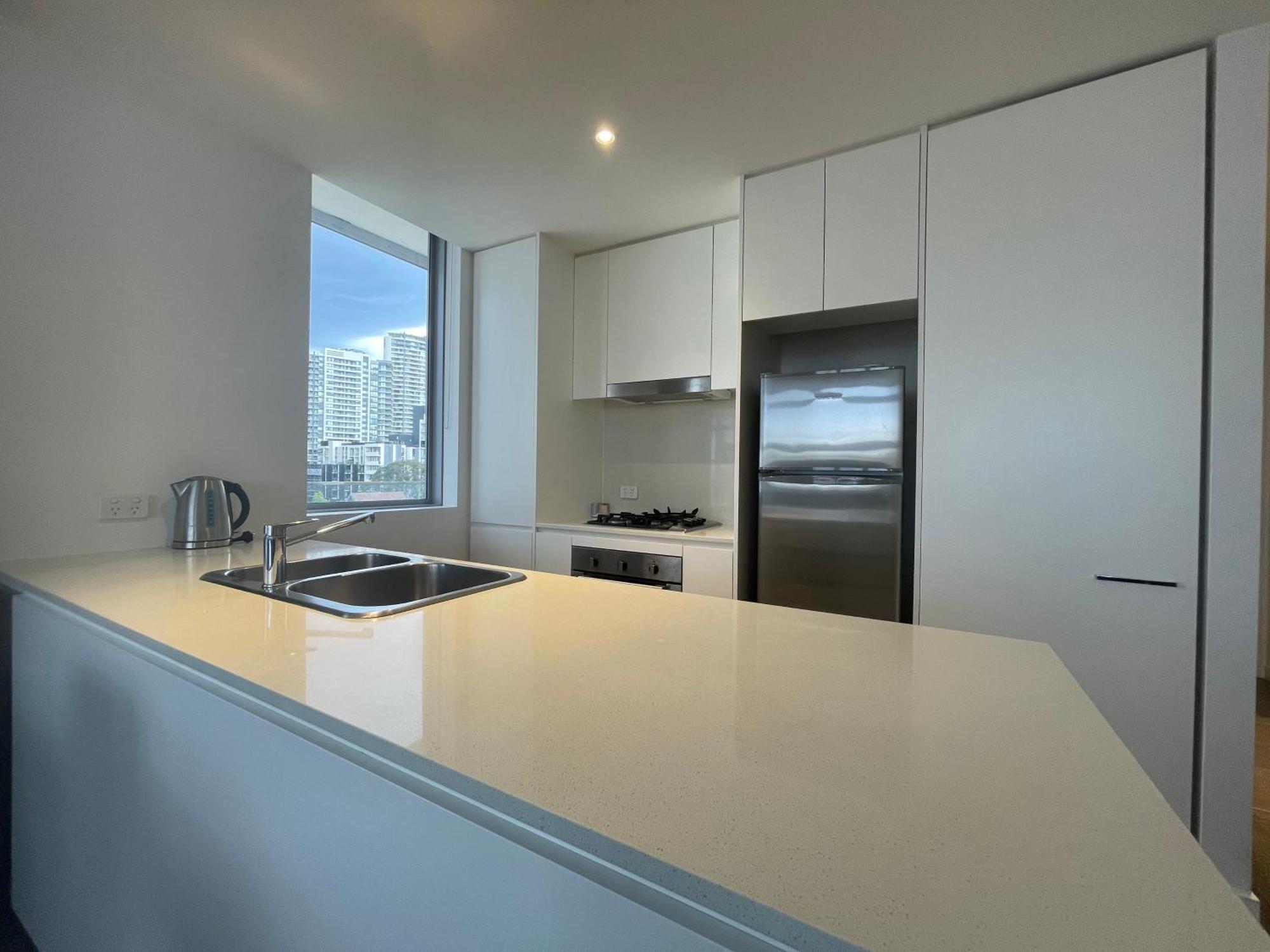 Chatswood Cbd 2br L Balcony L Parking L Office Apartment Sydney