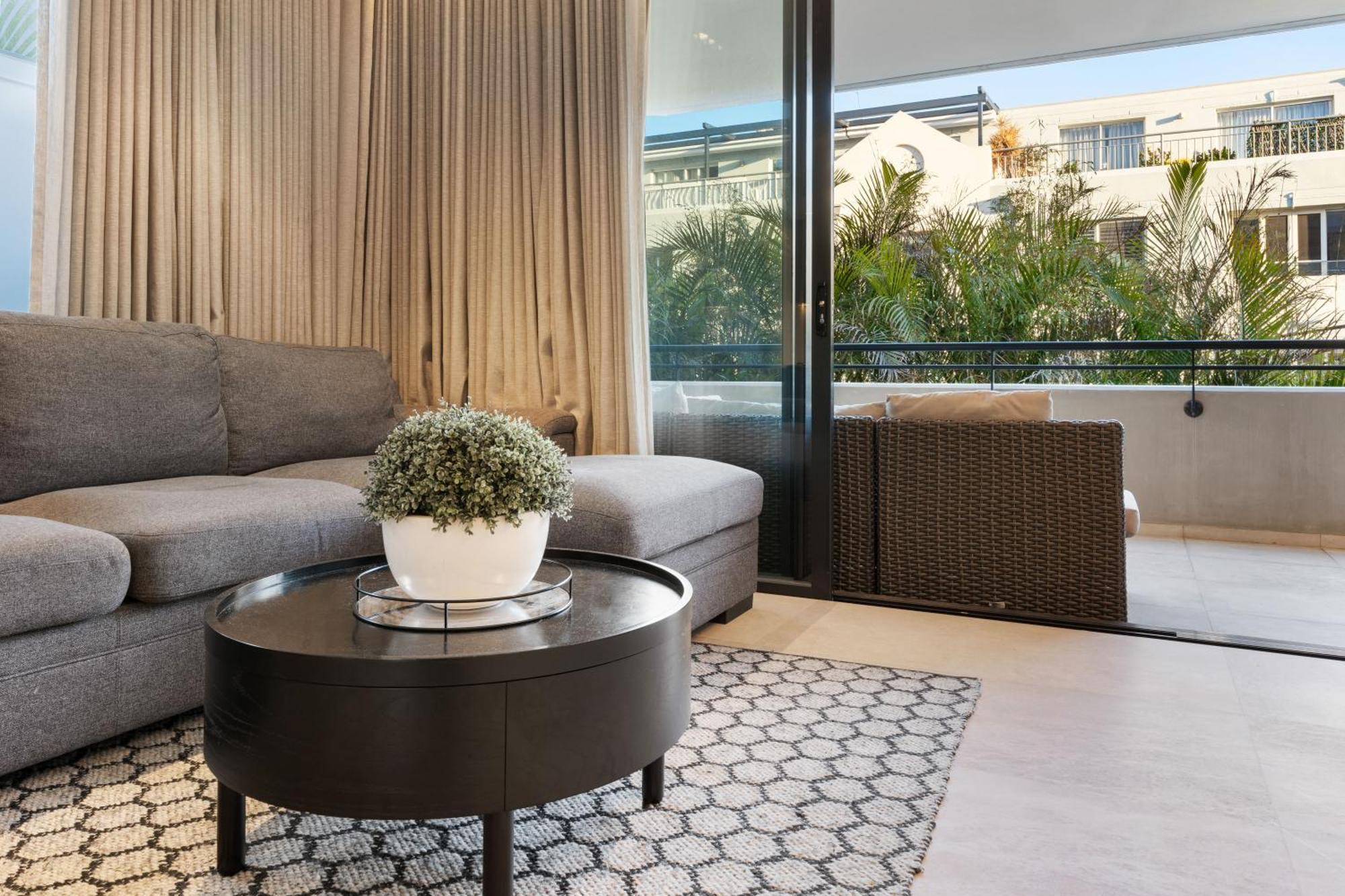 Chic 2-bed With Balcony Near Coogee Apartment *