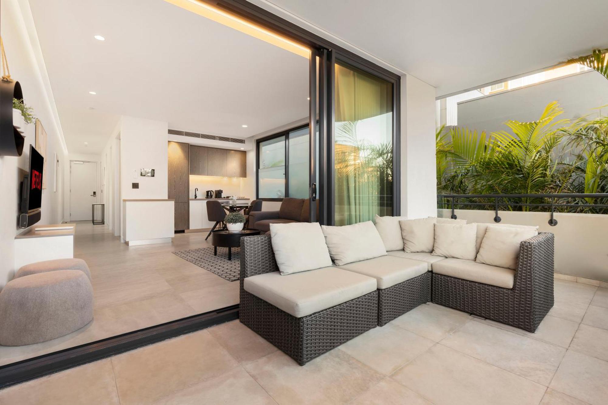 Chic 2-bed With Balcony Near Coogee Apartment *