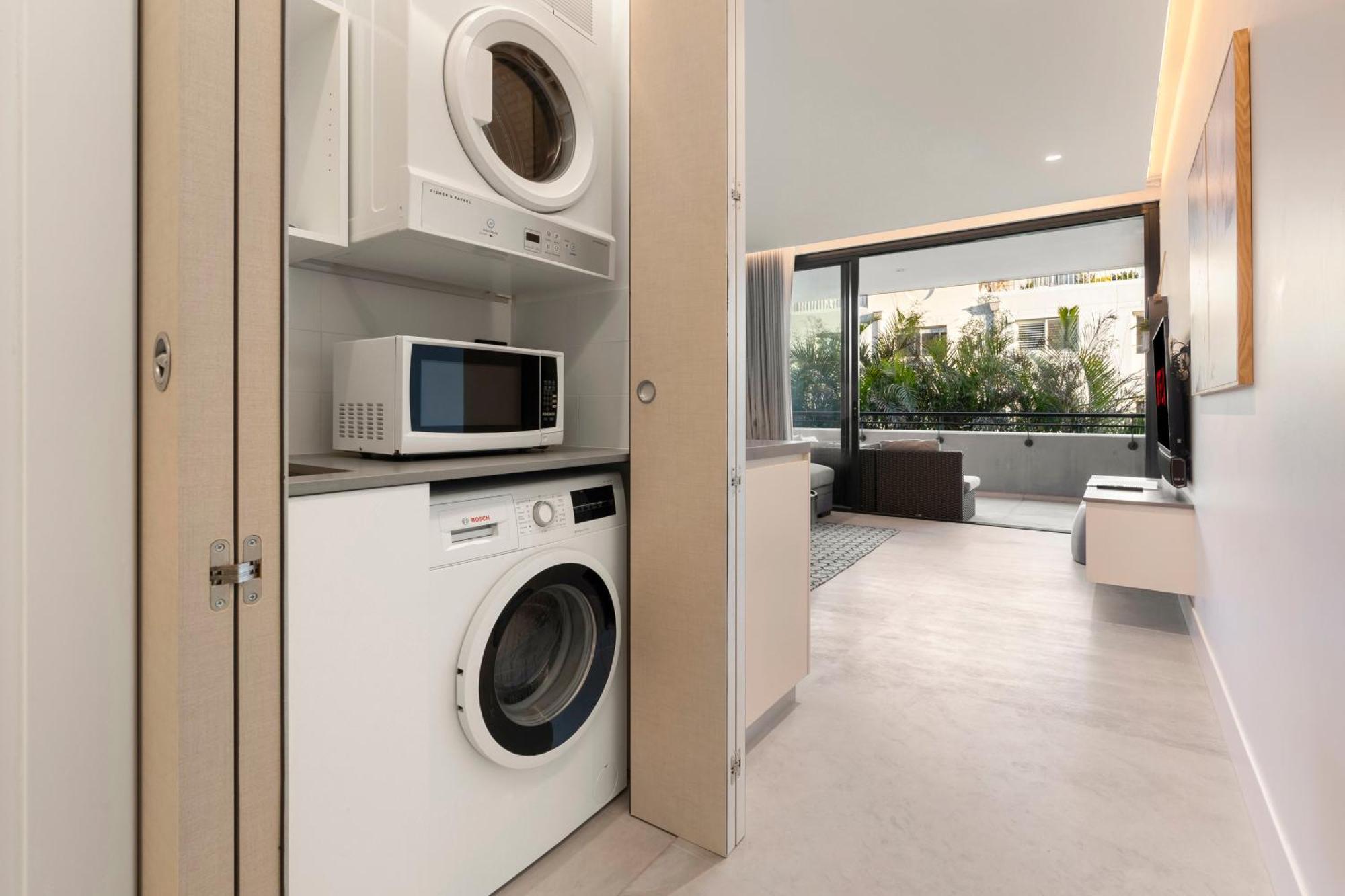 Chic 2-bed With Balcony Near Coogee Apartment *