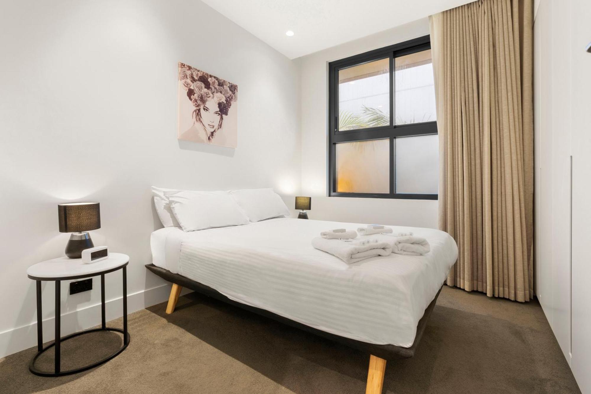 Chic 2-bed With Balcony Near Coogee Apartment