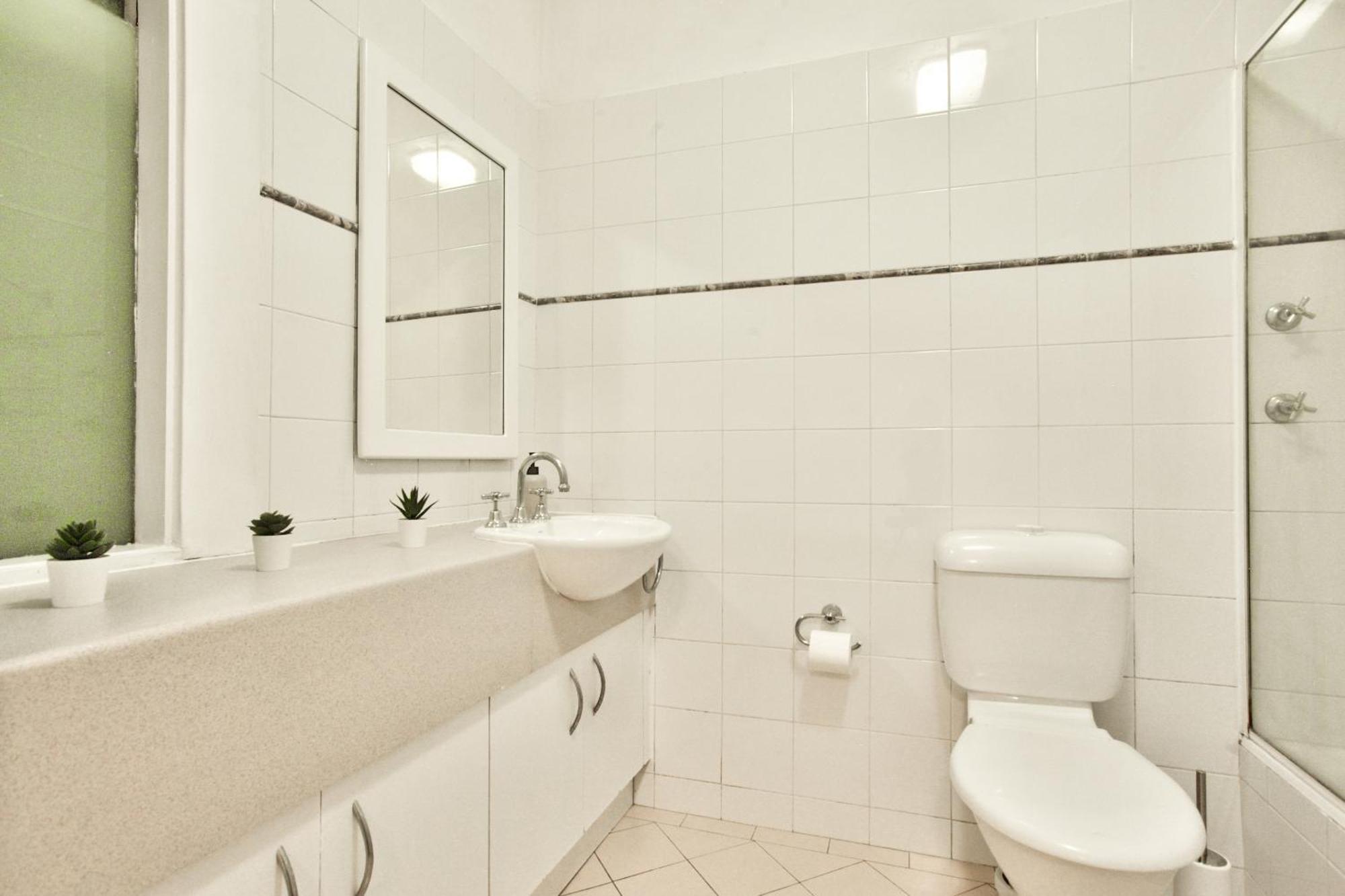 Stylish 3-bedroom Near Darling Harbour - Free E-bikes! Apartment